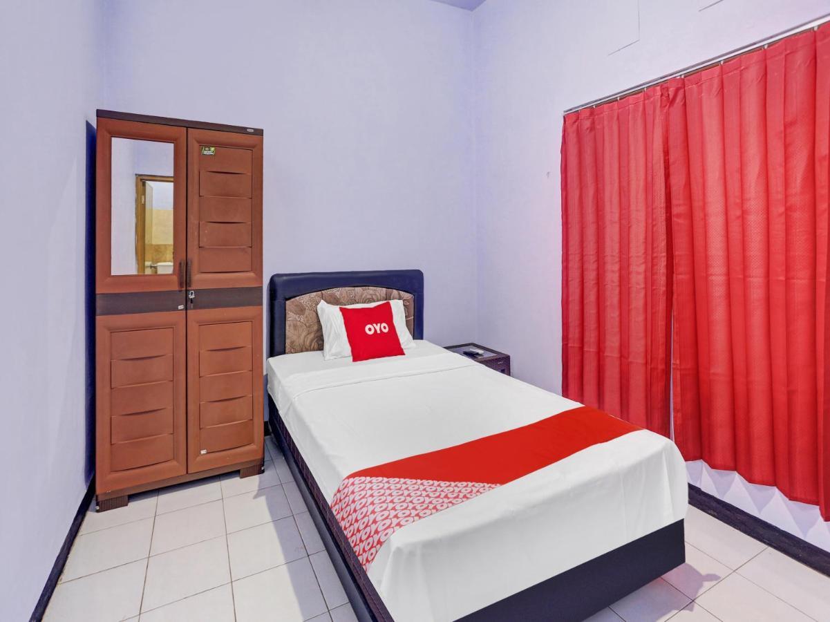 Oyo 90344 Wijayanti Hotel Banyuwangi  Exterior photo